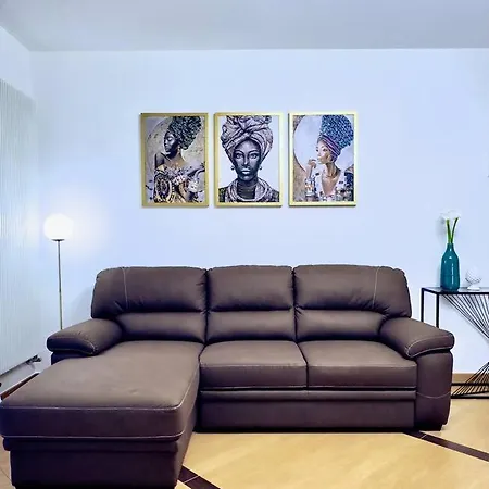 300 M From Old Town Very Finished, Free Parking Apartament