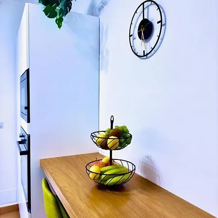 300 M From Old Town Very Finished, Free Parking Apartament