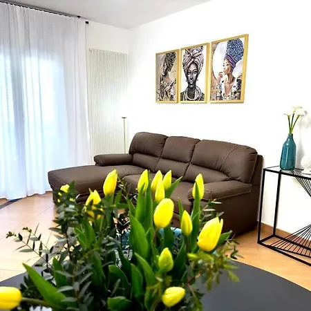 300 M From Old Town Very Finished, Free Parking Apartament